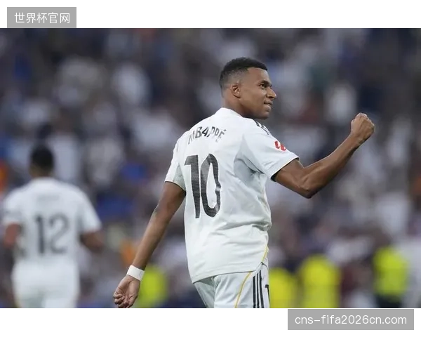 姆巴佩携欧冠金靴登陆世界杯，其射门热区向禁区收缩的战术演变为法国队前场创造空间。